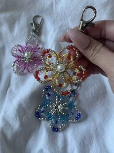 Porte-clés brodé à la main, tendance, avec des détails artistiques colorés, pour un usage quotidien et pour offrir en cadeau - Product Image 6