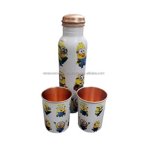 Élégant ensemble de bouteilles et de verres en cuivre imprimé en émail disponible en différents styles et tailles pour toutes les occasions à bon prix - Product Image 4
