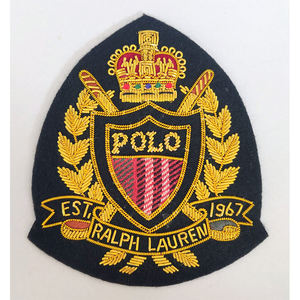 Offre incroyable - Badge en métal personnalisé fabriqué en Inde, taille 7 x 9 cm, avec feuilles et couronne, au prix le plus bas - Product Image 1