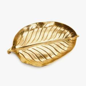 Plat de service classique en aluminium en forme de feuille pour une mise en scène de table traditionnelle, ajoutant un charme intemporel et une touche artistique de la métallurgie. - Product Image 3