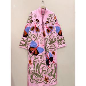Veste kimono longue en coton rose, brodée à la main avec des papillons, style Suzani, pour femmes - Product Image 3