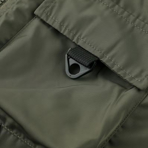 Chaqueta Cargo Multibolsillos de Lona Recubierta para Hombre, Prenda Exterior Estilosa y Funcional para Uso Casual y al Aire Libre - Product Image 3