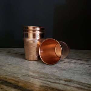 Verre à boire en cuivre côtelé avec anneau décoratif, gobelet cylindrique pour boissons, vaisselle quotidienne, accent de table pour la maison - Product Image 6