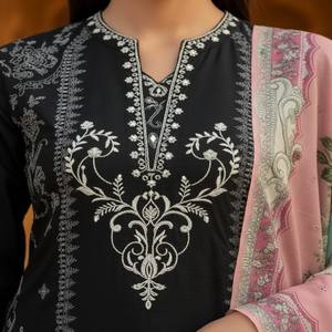 VASTRA COTTAGE Kurti de Algodón con Lentejuelas Bordadas, Top y Pantalón a Juego, Dupatta a Juego, Ropa Étnica Festiva Cómoda - Product Image 2