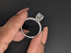 แหวนแต่งงาน Lurba Jewels ชุบทองคำขาว 14K ประดับเพชรโมอิสซาไนต์ทรงคุชชั่น 2.30 กะรัต สไตล์วินเทจ เหมาะสำหรับงานแต่งงานหรือเป็นของขวัญ - Product Image 3