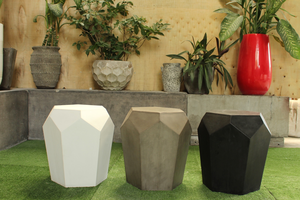 Lujosa mesa auxiliar geométrica de hormigón con tapa impermeable para dormitorio o sala de estar - Product Image 2