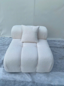 Canapé sectionnel moderne en tissu blanc carré trois places avec dossier et accoudoirs rembourrés pour appartement, hôtel, salon - Product Image 3