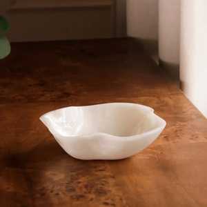 Bol artisanal en résine écologique et bois, style moderne, incrustation époxy orange, design occidental, pour service de salade, mariage - Product Image 5