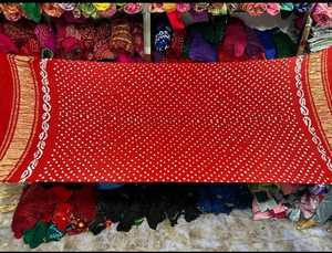 Dupatta de Seda Bandhani India con Diseño Moderno Antiarrugas para Bodas y Diwali - Product Image 5