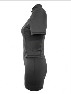 Ensemble de sport 2 pièces sans couture en maille tricotée pour femme, couleur unie, moulant, manches courtes, col en V, fermeture éclair sur le devant, coupe ajustée, écologique - Product Image 4