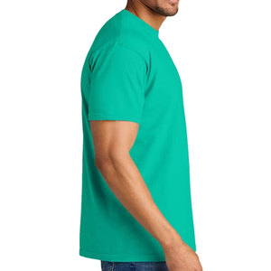เสื้อยืดคอกลมแขนสั้นเย็บด้วยเข็มสามเข็ม พร้อมเสื้อคลุมแขนยาวคอกลมแบบ Utility Division และเสื้อยืดคลาสสิกด้านหน้าซ้าย - Product Image 2