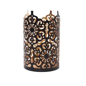 Bougeoir gravé à la main pour mariage et maison hôtel bougie décorative en métal votive finition intérieure dorée - Product Image 2