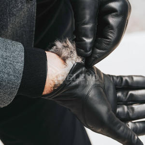 ถุงมือหนังแกะหรูหราพร้อมโลโก้สั่งทำพิเศษ  ขอบขนสุนัขจิ้งจอกแท้  แบรนด์ส่วนตัว ถุงมือหนัง Nappa อุ่นสบายสำหรับฤดูหนาวสำหรับผู้หญิง - Product Image 3