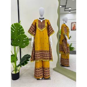 Hermoso conjunto de top y pantalón de silueta recta para fiestas, estampado digital con borde de encaje y cintura natural. - Product Image 1