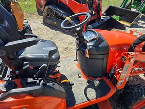 ENVÍO GRATUITO TRACTOR KUBOTA BX23S USADO DE 21.6HP CON CARGADOR FRONTAL, PALA 4 EN 1, TOLDO DE TECHO, APROBADO POR EPA Y CE, ACCESORIOS - Product Image 2
