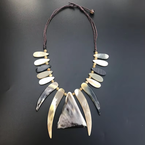 Collier pendentif en corne de buffle, écologique, moderne, fait main, pour décoration de mariage et cadeau, personnalisé par Perfect Enterprises - Product Image 1