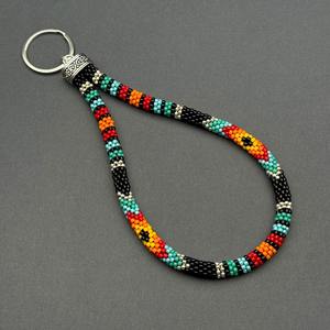 Porte-clés tendance fait main pour femme avec perles et motif géométrique coloré, support durable en métal pour usage quotidien - Product Image 6