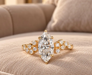 Anillo Solitario de Plata con Moissanita de Corte Marquise y Redondo de 3.60TCW para Chica Elegante, Diseño de Retrato, Anillo de Compromiso - Product Image 1