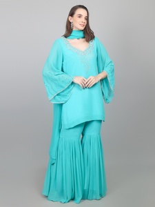 Ensemble Sharara 3 pièces pour femme, choix de mode de créateur, manches cloche avec perles et broderies, collection premium - Product Image 4