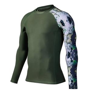 เสื้อแรชการ์ดแขนยาวผู้ชาย สีเขียว ลายพิมพ์แบบซับลิเมชั่น แห้งเร็ว ผ้ายืดสแปนเด็กซ์ โพลีเอสเตอร์ - Product Image 4
