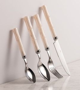 Cuillère de service artisanale à manche en os, ensemble de cuillères à salade antiques avec manches en os et design orné plaqué argent, pour la présentation et la décoration. - Product Image 1