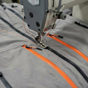 Traje de Esquí Impermeable y Transpirable de Alta Calidad con Capucha y Cremallera, Muestra (Interior Negro y Tirantes) para Venta en Línea - Product Image 6