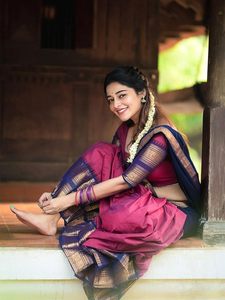 Lehenga Choli traditionnel pour femmes en soie Kanjivaram Kanchipuram avec tissage Zari non cousu et dupatta - Product Image 3