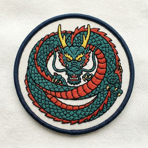 Patch brodé thermocollant en gros, style japonais Ouroboros Dragon, motif serpent mythique circulaire, bordure Merrow, pour motards, à coudre à la machine - Product Image 1