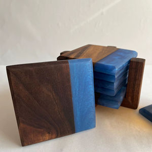 Ensemble de sous-verres en bois et résine, thème Océan Bleu, faits à la main, uniques, pour tasses à café et thé, usage quotidien et idée cadeau minimaliste - Product Image 1