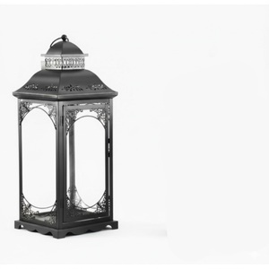 Lanterne marocaine vintage blanche en métal vieilli pour la vente en gros, idéale pour les centres de table de mariage, la décoration de la maison, du patio et des fêtes. - Product Image 4
