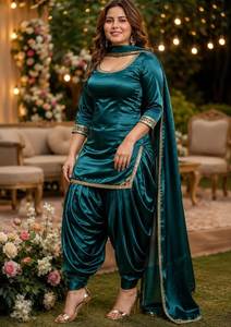 Magnifiques robes Anarkali Punjabi, vêtements indiens et pakistanais, travail de sequins, taille et couleur personnalisées, vêtements traditionnels pour femmes - Product Image 4