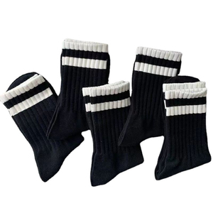 Chaussettes de sport professionnelles personnalisées à séchage rapide pour la course, le basketball et le yoga, en Spandex/Polyester, hauteur genou, avec doublure en coton, collection automne - Product Image 2