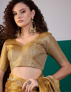 Sari Tradicional de Seda Amarillo para Mujer KV con Diseño Tejido y Blusa sin Coser para Fiesta - Product Image 2