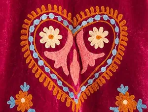 Veste en velours Suzani réversible faite à la main pour femmes |   Veste ethnique brodée de fleurs 100% coton en gros - Product Image 3