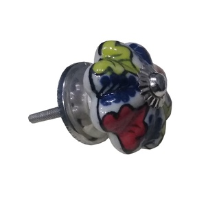 Perillas de cerámica de colores de nuevo diseño de suministro de fábrica India para uso en interiores, para cajones de cocina, dormitorios, hoteles - Product Image 1