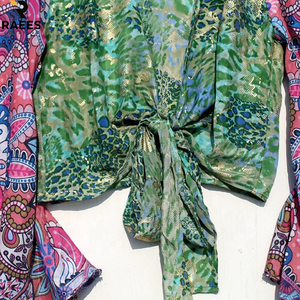 Chemisier en soie en gros pour femmes, 100% soie crêpe, tie-dye, style rétro, haut de plage, haut en soie à nouer devant - Product Image 4
