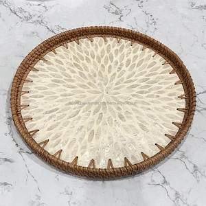 Plateau de service en bois vintage pour réunion de famille avec poignées en métal plateau à bijoux en bois plateau de tri en bois - Product Image 1