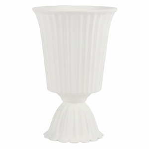 Pot de fleurs classique en résine noire avec motif circulaire, jardinière extérieure durable pour fleurs ou plantes vertes, design urne de jardin - Product Image 4