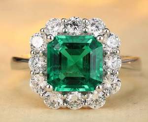 Anillo de Compromiso y Boda con Esmeralda Colombiana Cultivada en Laboratorio, Chapado en Oro de 14K y Plata de Ley 925 para Mujer - Product Image 4