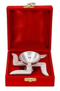 Caja de Terciopelo para Diya de Puja Swastik, Hecha a Mano, de Metal y Aluminio Duradero, Calidad Superior, Estilo Clásico, Decoración para el Festival Diwali, Plateada - Product Image 2