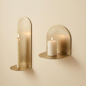 Appliques murales minimalistes en métal avec supports de bougies, plaques arquées et étagères flottantes pour une décoration intérieure contemporaine - Product Image 1