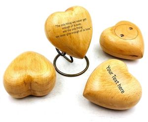 Urne funéraire exclusive en bois en forme de cœur pour cendres, avec un design artistique et un fermeture sécurisée - Product Image 2