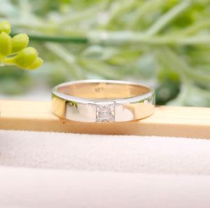 Anillo de Compromiso y Boda de Moissanita, Corte Princesa de 4mm, Color D, VVS, Chapado en Oro de 18K, Anillo de Lujo para Aniversario - Product Image 1