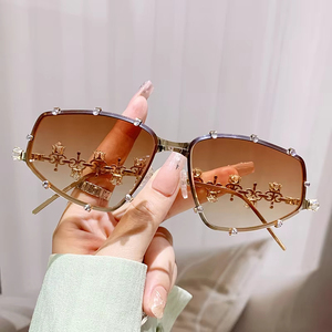 2025 Wholesale Brand Design Cut Lens Fashionable Oversized Custom Logo Hollow Diamond Rhinestone Y2k Oval Metal <b>Sunglasses</b> - Product Image 4