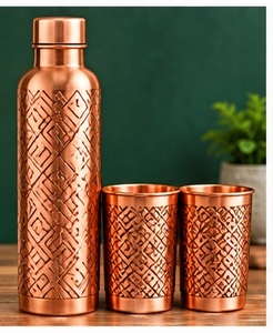 Botella de Agua de Cobre Grabada con Diseño Floral Hecha a Mano con 2 Tazas a Juego, Set de Termo Portátil - Product Image 3