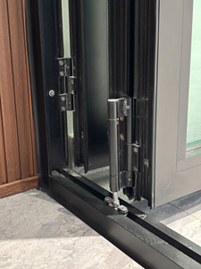 Sistema de Puertas Plegables Corredizas Tipo Acordeón Modernas e Impermeables, Puertas Bi-Plegables de Aluminio con Doble Acristalamiento - Product Image 3