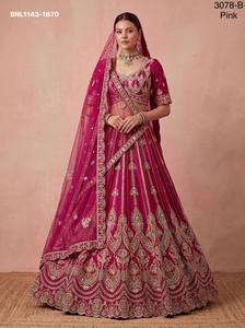 Conjunto de Lehenga de Seda Premium para Bodas con Hilo Zari, Dori, Motivos Multicolor, Cuentas de Cristal y Lentejuelas - Proveedor Mundial - Product Image 2