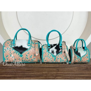 Bolso de Hombro Chic Attire de Cuero Genuino con Patrón Floral en Relieve, Hecho a Mano, con Cierre de Cremallera, Estilo de Viaje de Lujo - Product Image 1