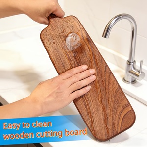 Planche à découper à long manche avec finition lisse, design ergonomique, surface compatible couteaux, idéale pour couper, servir et offrir - Product Image 3