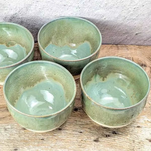 Juego de Tazones de Cerámica con Acabado Suave en Color Verde Salvia, Diseño Apilable, Acabado Liso, Apto para Alimentos, Duradero, Ideal para Comer con Elegancia Todos los Días - Product Image 1